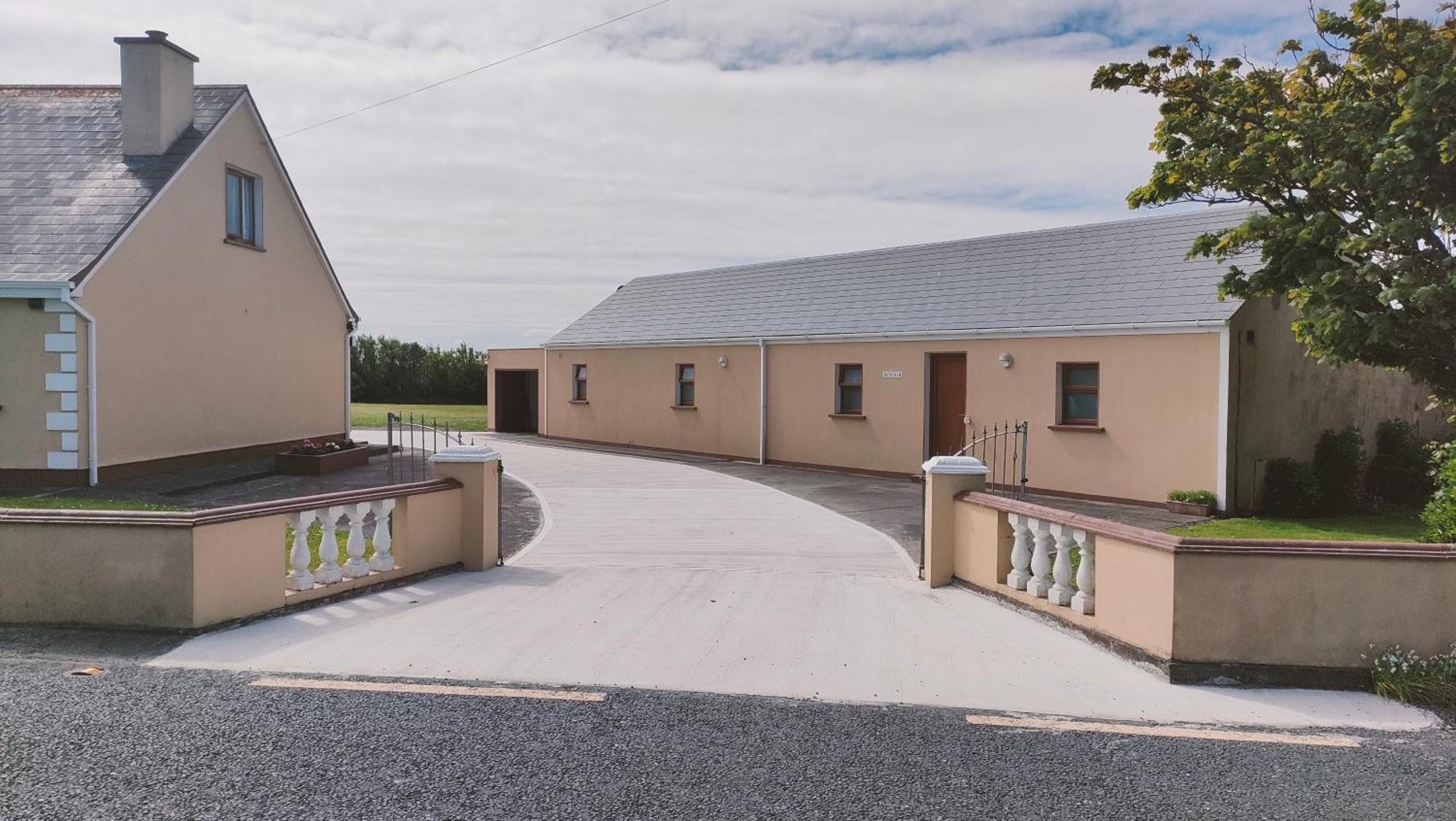 Danubio Guest Accommodation Doonbeg Buitenkant foto