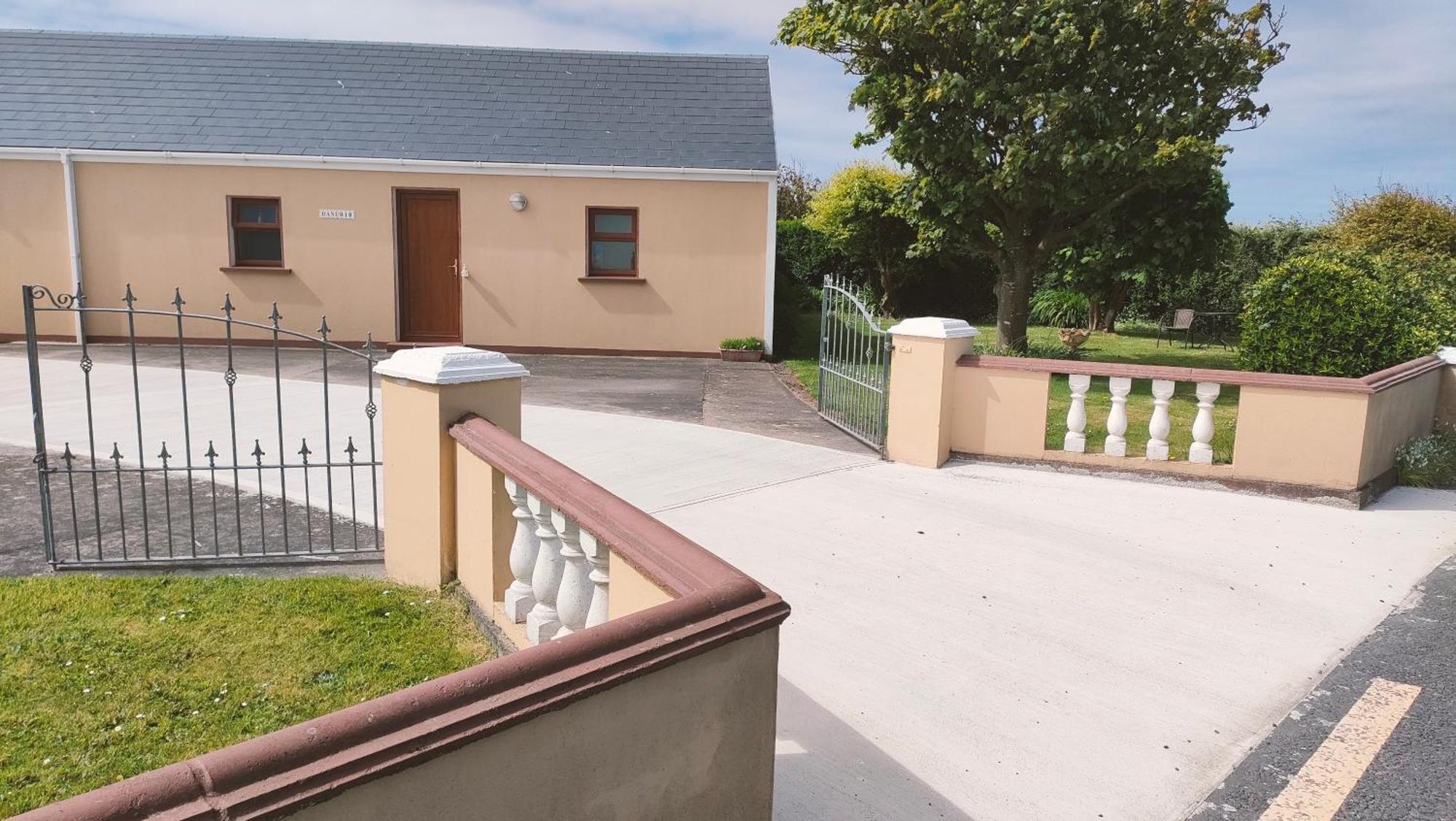 Danubio Guest Accommodation Doonbeg Buitenkant foto