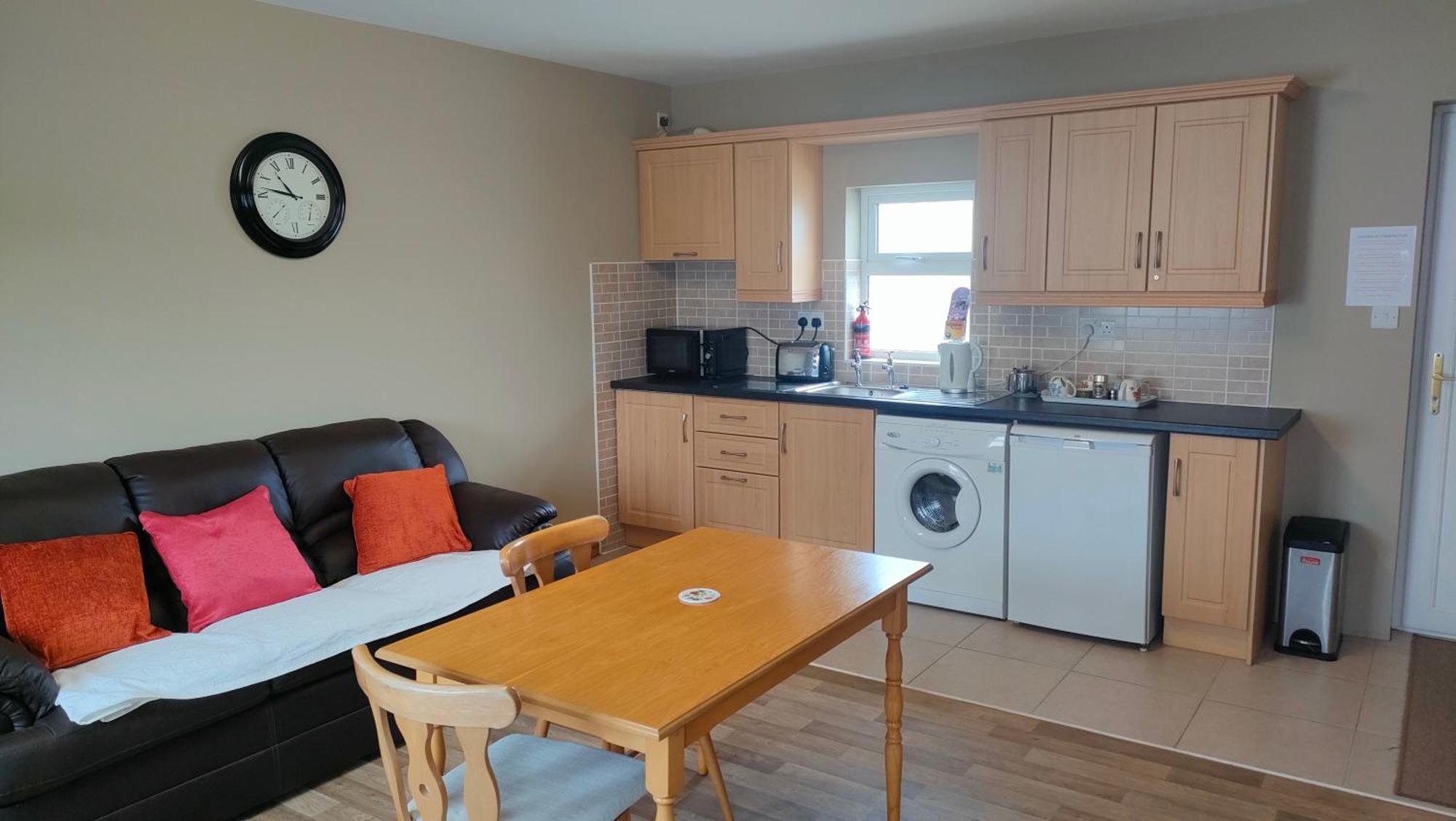 Danubio Guest Accommodation Doonbeg Buitenkant foto