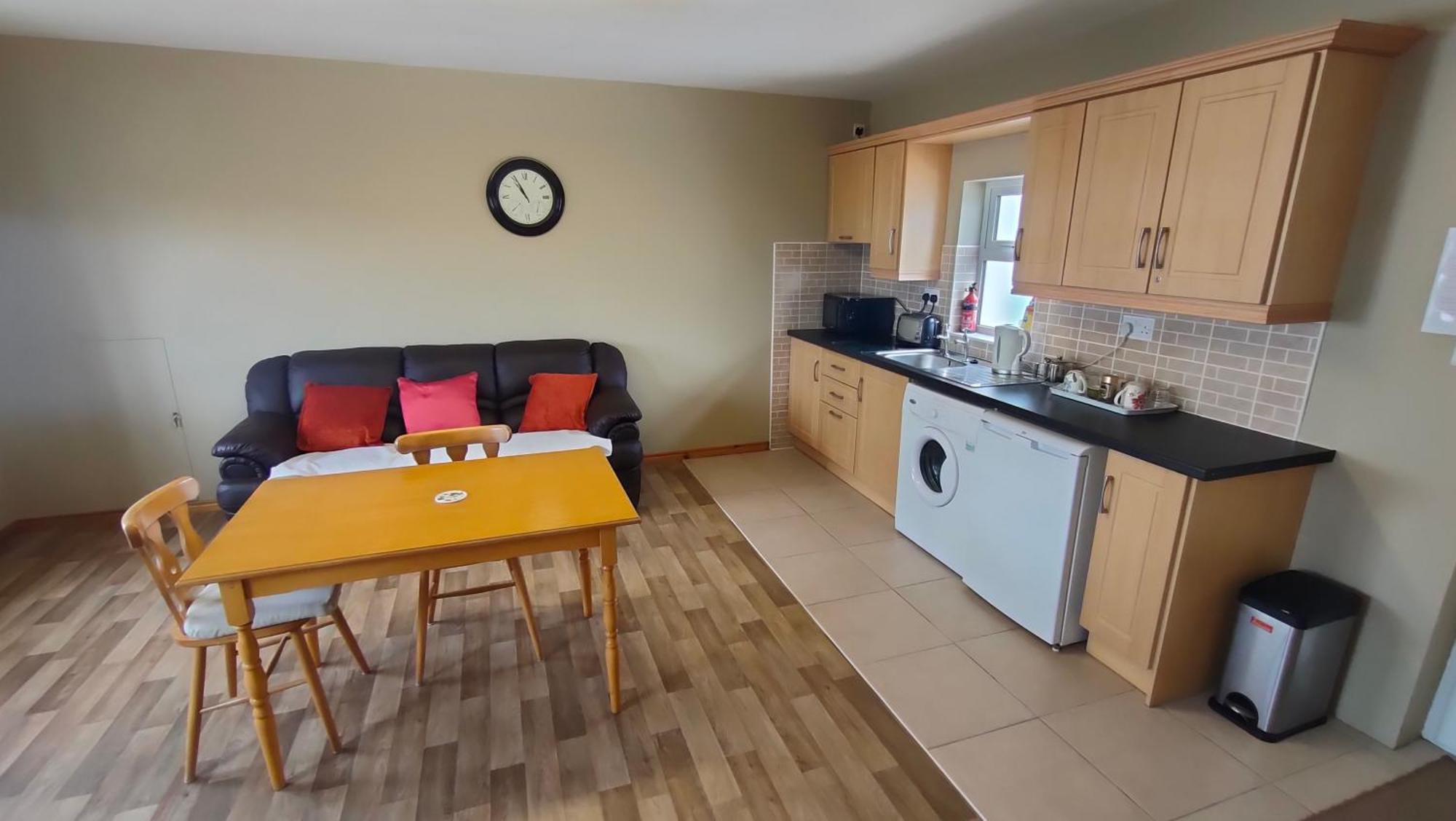 Danubio Guest Accommodation Doonbeg Buitenkant foto