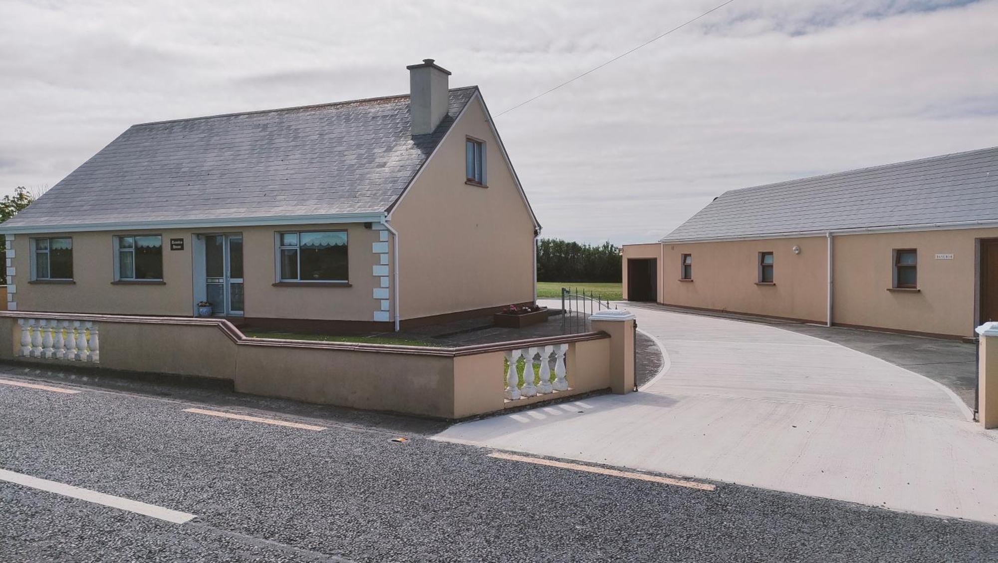 Danubio Guest Accommodation Doonbeg Buitenkant foto